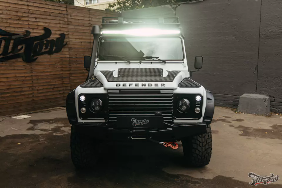 Привели в порядок Land Rover Defender! Заново окрасили элементы, очистили кузов, восстановили световое оборудование и построили новую акустическую систему